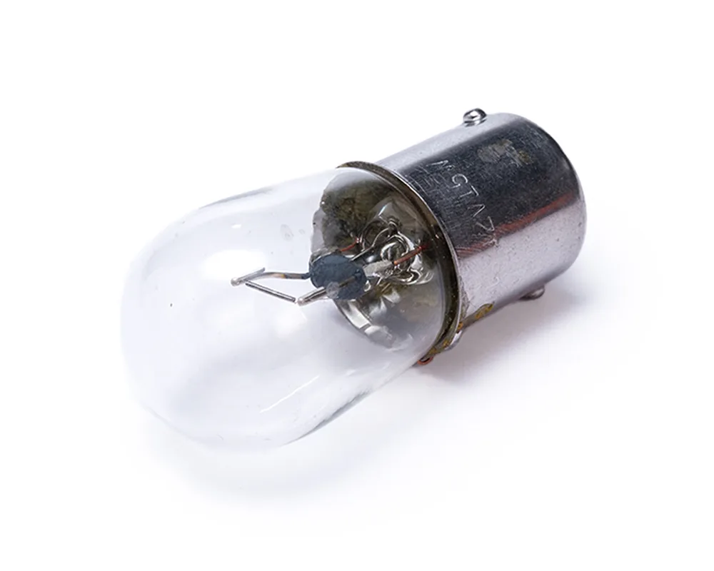 Foco 1003 15 Watts 12 Volts Color Claro 1 Polo Patas Parejas 1... TOTAL PARTS 04458