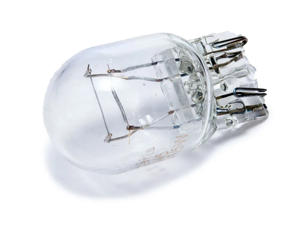 TP-07345 — Foco 7443 21/5 watts 12 volts color claro 2 filamentos pellizco grande TOTAL PARTS 07345